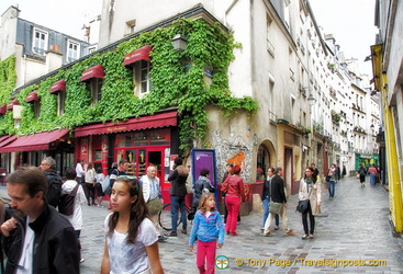 The vine-covered Chez Marianne at 2 rue des Hospitalieres-Saint-Gervais is another middle-eastern restaurant